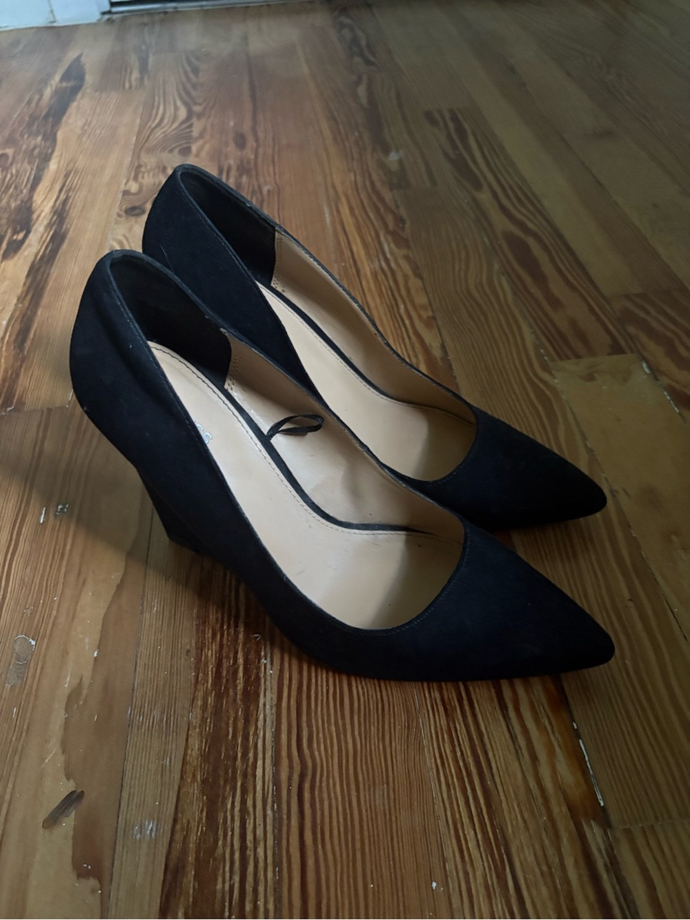 Express Black Pointed-Toe Women’s Pumps